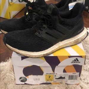 ADIDAS WOMENS ULTRA BOOST size 7